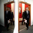 Entrando en la sala de prensa de La Moncloa