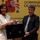 Recibiendo el traspaso de poderes del popular Álvaro Nadal