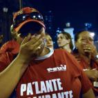 Seguidores de Chávez ante el palacio presidencial en Caracas, tras conocer la noticia de su muerte.