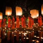 Foto: Monjes durante Loy Krathong en Chiang Mai, Tailandia Fotógrafo: Daniel Nahabedian Categoría: Viajes