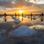 Foto: Trabajadores de la sal, en Ninh Hoa, región de Khanh Hoa, Vietnam Fotógrafo: Hoang Giang Hai Categoría: Viajes