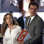 5c8a4c5e360000ba1a6b4bbb