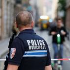 5ce827f2240000f9107f299f