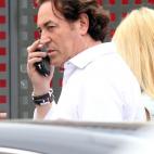 El periodista deportivo Pipi Estrada fue troleado en Twitter, donde usaron con él la expresión forocochera: "paga la coca, primer aviso". Acabó como el rosario de la aurora.