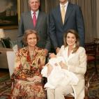 Posado oficial por su nacimiento, en noviembre de 2005