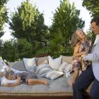 En el posado oficial fotografiado por Cristina García Rodero, en los jardines de Zarzuela, en septiembre de 2012