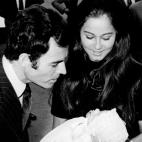 Iglesias junto a Isabel Preysler en el bautizo de su hija Chabeli.