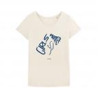 Esta camiseta de Utopy no solo es preciosa, con ella donar&aacute;s 4 euros a proyectos de Plan Internacional. Por 29,95 euros est&aacute; disponible en su web.