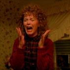 Papel en la serie: La madre de Sarah. Edad en 1990: 49 años.