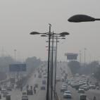 NEW DELHI, INDIA- NOVEMBER 23: Smog engulfs the sky, many areas in the Delhi-National Capital Region recorded air quality in the very poor pollutant in New Delhi. (Photo by Qamar Sibtain /India Today Group/Getty Images)