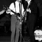 OCTOBER 1963 PAUL MCCARTNEY AND JOHN LENNON SINGING TOGETHER DURING A RECORDING SESSION FOR THE BBC RADIO PROGRAMME "EASY BEAT"