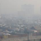 A man walks amid smog as smoke rises from chimneys in Sukhbaatar district of Ulaanbaatar, Mongolia January 31, 2019. Picture taken January 31, 2019. REUTERS/B. Rentsendorj