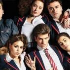 La serie tiene una l&iacute;nea muy parecida a F&iacute;sica o Qu&iacute;mica, que arranc&oacute; en 2008 y termin&oacute; en 2011, aunque mirando los uniformes es imposible no acordarse tambi&eacute;n de Rebelde, la versi&oacute;n mexicana de R...