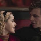 La serie recupera el personaje de Sabrina, cosas de brujas, emitida entre 1996 y 2004 durante siete temporadas.