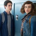 Aunque la trama central es un asunto tan serio como el bullying y el suicidio, la serie est&aacute; contextualizada en el instituto y sus personajes son adolescentes.