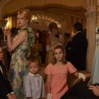 Henry Francis (Christopher Stanley), Bobby Draper (Mason Vale Cotton), Betty Francis (January Jones), Gene Draper (Evan and Ryder Londo), Sally Draper (Kiernan Shipka), Megan Draper (Jessica Pare) y Don Draper (Jon Hamm)