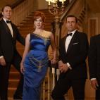 Bertram Cooper (Robert Morse), Pete Campbell (Vincent Kartheiser), Joan Harris (Christina Hendricks), Don Draper (Jon Hamm) y Roger Sterling (John Slattery)