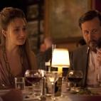 Jessa conoce a los padres de su marido en esta cena, con un peinado de geisha años 80.