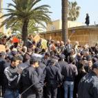 5c8b7685240000f7054d8b5c