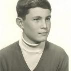 El presidente de la Generalitat nació en Barcelona en 1956. Sus grandes pasiones de niño: montar mecanos y jugar al fútbol. Su serie favorita era Viaje al fondo del mar. Un episodio que le marcó fue cuando le cayó una sartén con aceite hir...