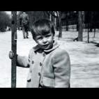 El expresidente del Gobierno José María Aznar es madrileño de nacimiento. Vino al mundo el 25 de febrero de 1953. También se formó en 'el Pilar', colegio donde compartió pupitre con el expresidente Juan Villalonga. Luego vino su etapa más...