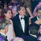 Carlota y su novio en la pista de baile, aunque no parece que se muevan mucho.