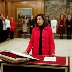 La ministra de Defensa, Margarita Robles jura su cargo durante un acto celebrado en el Palacio de Zarzuela en Madrid este lunes 13 de enero de 2020.