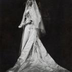 Sara Seiler, otra de las nietas de Mary Lowry, lo llevó en su boda con Duncan Odgen el 15 de junio de 1960. Seiler acortó la cola para su boda.