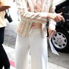 5c8a4d30250000580680f7ee