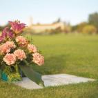 Se trata de un cementerio muy novedoso, en el que se pretende construir un entorno natural para descanso tanto de los muertos como de los vivos. El cementerio tiene 16 hectáreas que forman un enorme parque en el que llama la atención la ausenc...