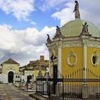El cementerio de Alcaudete se construyó en 1807 y está considerado como uno de los más antiguos de la provincia de Jaén. En aquella época el camposanto estaba fuera de los muros de la ciudad, como mandaba la normativa establecida años ante...
