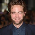 Su personaje [SPOILER] moría en la cuarta película, pero desde entonces su carrera se ha disparado gracias a la saga Crepúsculo, donde dio vida al vampiro Edward Cullen y se convirtió en todo un fenómeno adolescente.