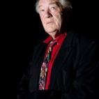 Se rumorea que volverá a ser Dumbledore en la trilogía 'Animales fantásticos y cómo encontrarlos', sobre el universo de Harry Potter. También da vida a un personaje de la adaptación televisiva de Una vacante imprevista, la novela (ya par...