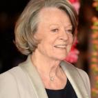 Toda una leyenda, sigue dando vida a la condesa viuda de Grantham en 'Downton Abbey', y en el cine estrena la secuela de 'El exótico hotel Marigold'.