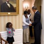 La Fundación Make a Wish permitió a Janiya Penny, una niña enferma de ocho años, hacer su sueño realidad: conocer a Obama. Penny y su familia tuvieron tratamiento vip en la Casa Blanca, con un tour completo y encuentro con el presidente.