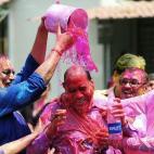 5c8a4dfe260000ea04fe2dd1