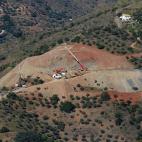 Y todo, en mitad de una loma cuajada de verde de Total&aacute;n, pelada por el hombre, comida, agujereada para dar con el chiquillo.