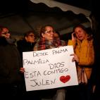 Vecinos de M&aacute;laga, de donde es la familia del cr&iacute;o, trasladados a Total&aacute;n para apoyarles.