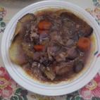 Se pueden aprovechar las verduras de las que se disponga en ese momento y pan duro. Esta versión debe su color oscuro a la remolacha. También se puede añadir carne picada al sofrito para que quede un plato más consistente. Consulta la recet...