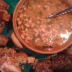 Esta versión es para cocinarla en olla exprés. Necesitarás alubias blancas, tocino, chorizo, mano y costilla de cerdo, morcilla, patata y berza. Quedará perfecto si lo dejas reposar para comerlo al día siguiente. Consulta la receta comple...