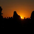 La espera en las afueras de Baghouz, mientras se reencuentran las familias y se detiene a los milicianos del ISIS.