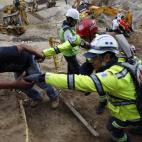 5c8b0bdd240000f404a3f869