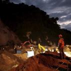 5c8b0bde240000f404a3f86d