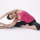 Para abrir los costados y facilitar la ventilación de los pulmones como Parivrtta Janu Sirsasana o postura de cabeza a rodilla.