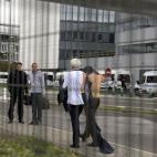 El director de RRHH, Xavier Broseta, huye sin camisa. y el director de la compañía en Orly, Pierre Plissonnier, tras ser agredidos.