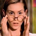 QUIÉN: Embeth Davidtz como la señorita Jennifer Honey ¿DÓNDE LA HAS VISTO? La dulce y cariñosa profesora de Matilda FRASE MEMORABLE: "A menudo he pensado en ello pero no puedo dejar a mis alumnos. Si no pudiese enseñar, no tendría nada"