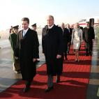 En febrero de 2006, en una visita privada a Alemania, con la princesa Corinna en segundo plano