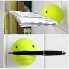 Una pelota de tenis que lo sujeta todo