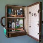 En modo botiquín o baño. No tires tu antigua maleta