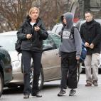 La infanta con su hijo Juan Valentín, en Sevilla el 2 de marzo de 2012.